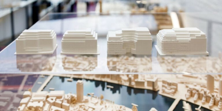 Tým Make Architects využil svých 14 tiskáren Ultimaker k tvorbě postupně vylepšovaných „3D skic“ a odhalil díky tomu omezení daná konkrétním staveništěm