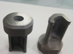 3D tisk kovových střižníků pro lisovnu plechů
