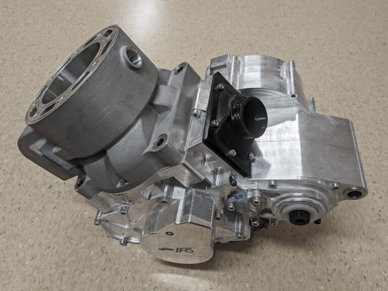 Prototyp jednoválcového dvoutaktního motoru o zdvihovém objemu 690 ccm pro motorsport (veškeré obrábění realizováno firmou C.S.O.)